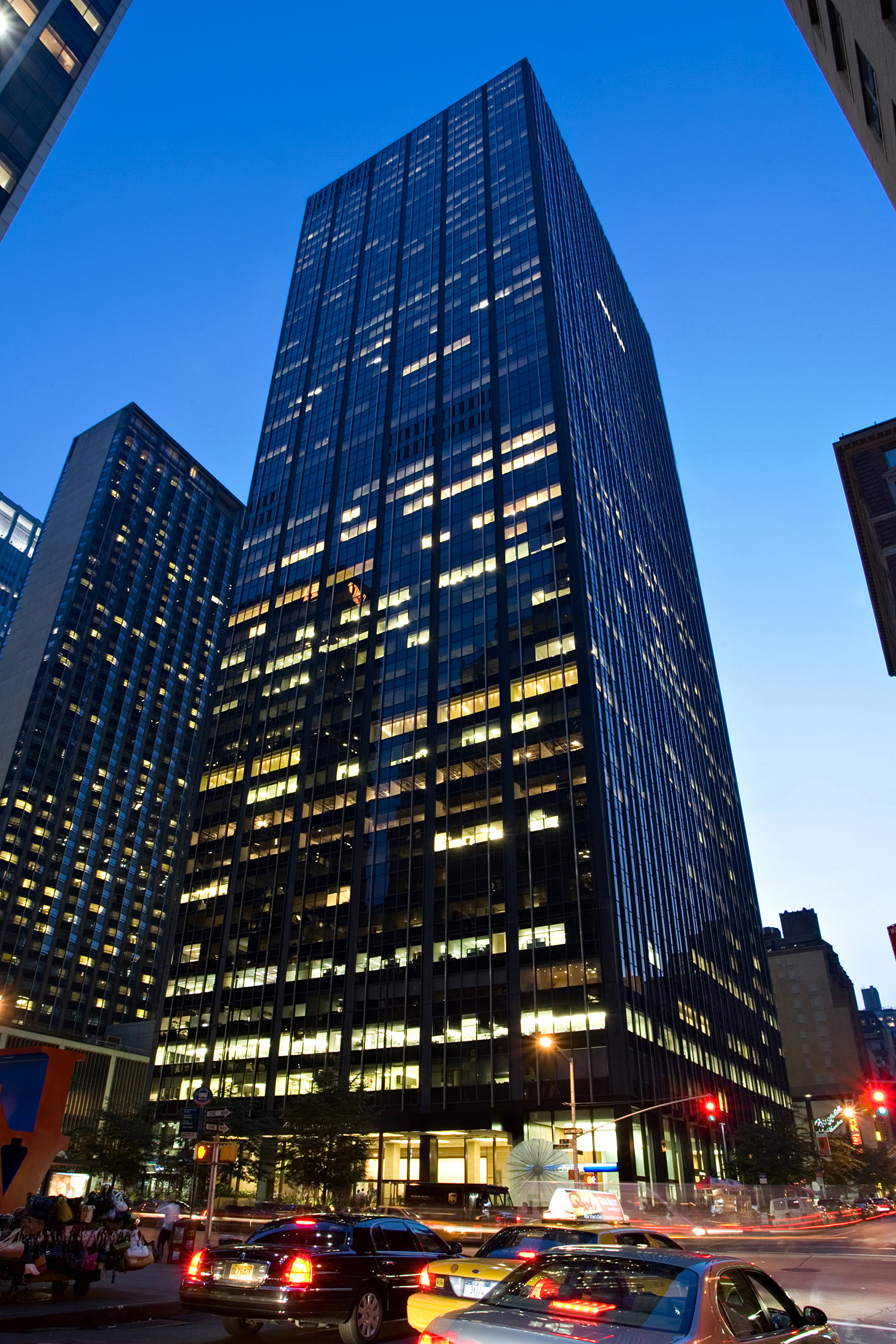 AllianceBernstein Building, New York City - Night view from the east. © Mathias Beinling